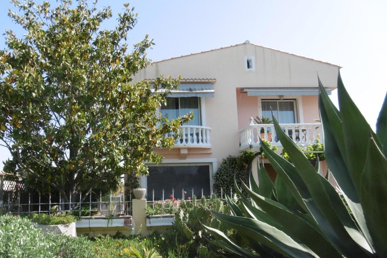 Rez De Chaussee Studio Climatise Dans Villa Aigues-Mortes Kültér fotó